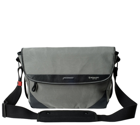 Artisan & Artist ACAM-9100 Camera Shoulder Bag